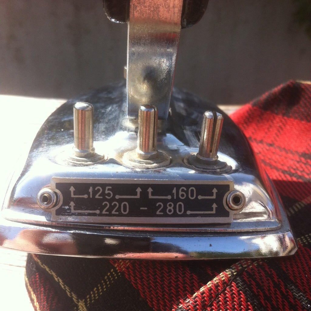 FERRO DA STIRO VINTAGE ANNI '60 "TERMOZETA" AL COMPLETO