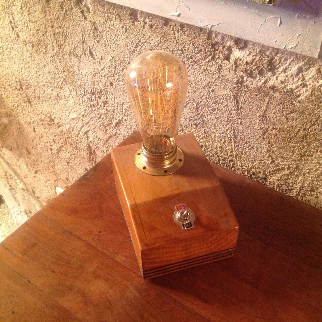 LAMPADA VINTAGE INDUSTRIAL IN LEGNO E OTTONE