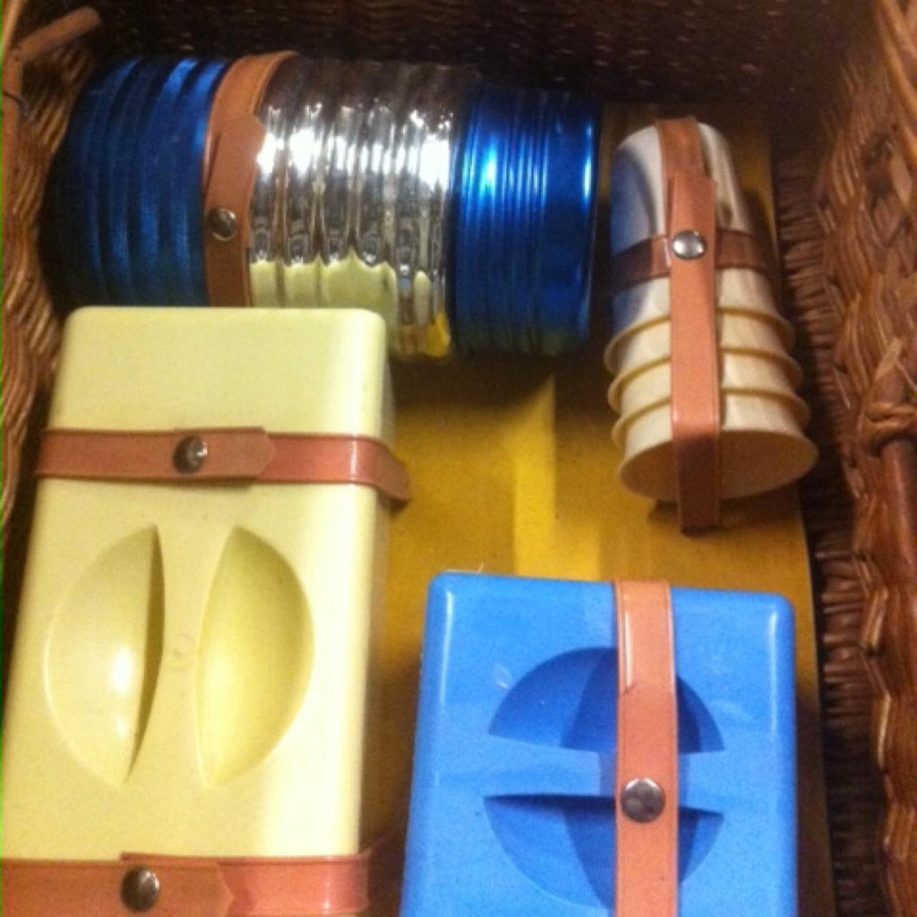 VALIGIETTA PICNIC IN VIMINI COMPLETA - SET ANNI '60