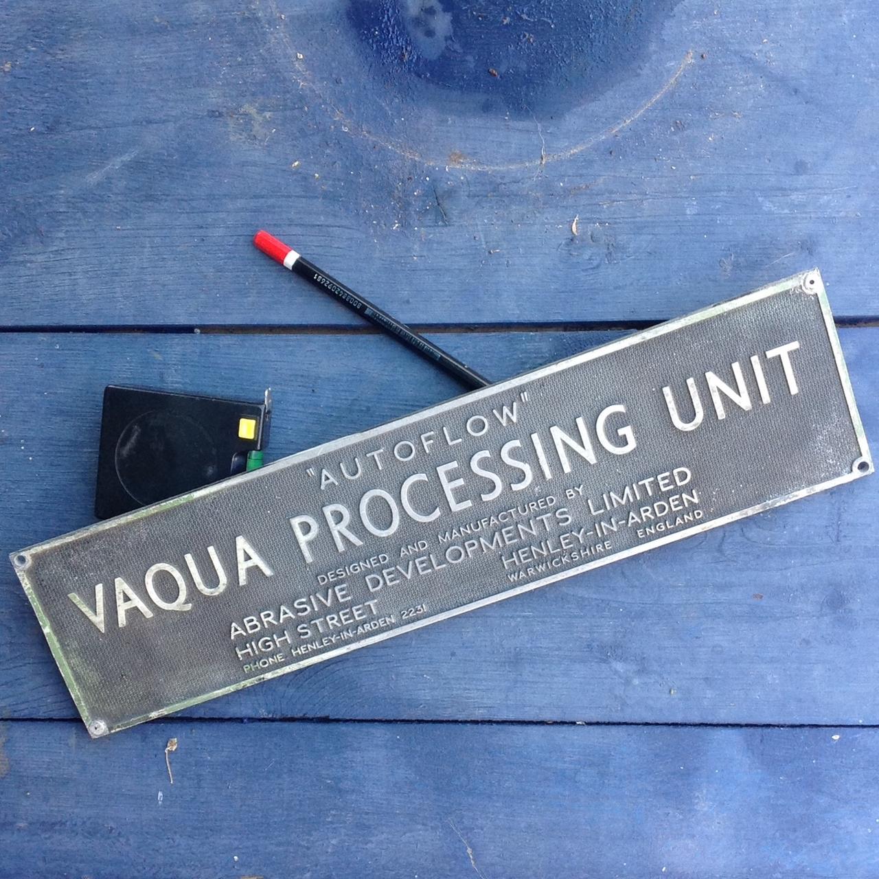 TARGHETTA INDUSTRIALE VINTAGE "VAQUA PROCESSING UNIT" - ENGLAND, ALLUMINIO ANNI '60